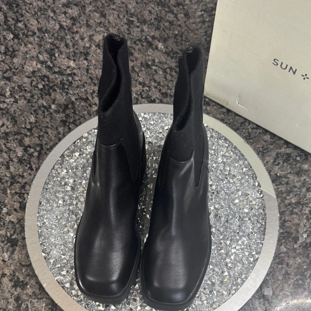 Sun + Stone Verityy Black lug sole Ankle Boots NEW 9